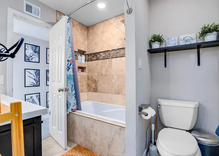 New Pool King Bed Minutes From Old Town *