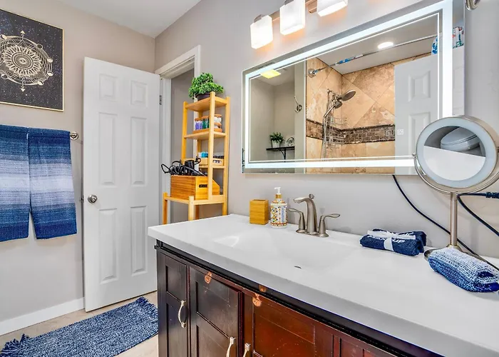 New Pool King Bed Minutes From Old Town *