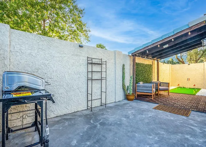 New Pool King Bed Minutes From Old Town