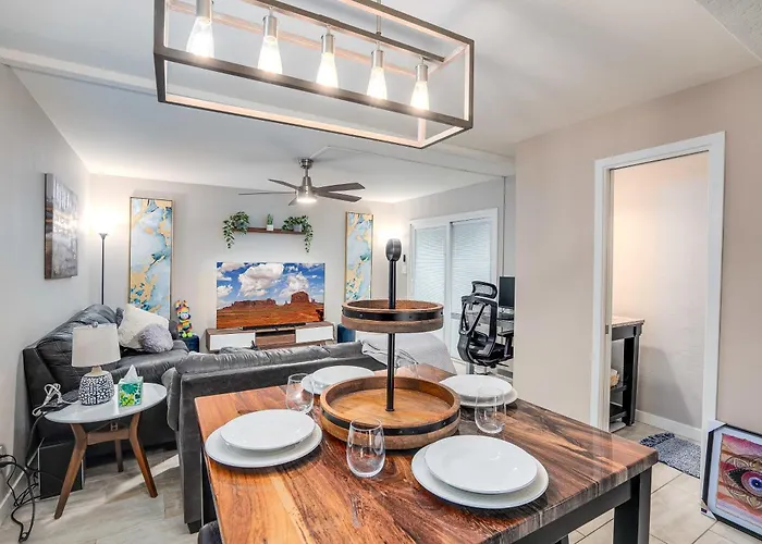 New Pool King Bed Minutes From Old Town
