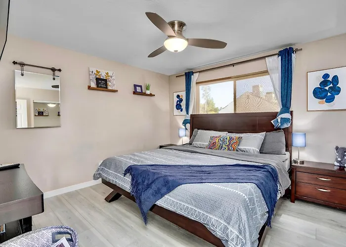 New Pool King Bed Minutes From Old Town Dom wakacyjny Scottsdale