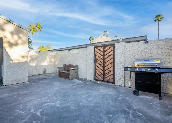 New Pool King Bed Minutes From Old Town